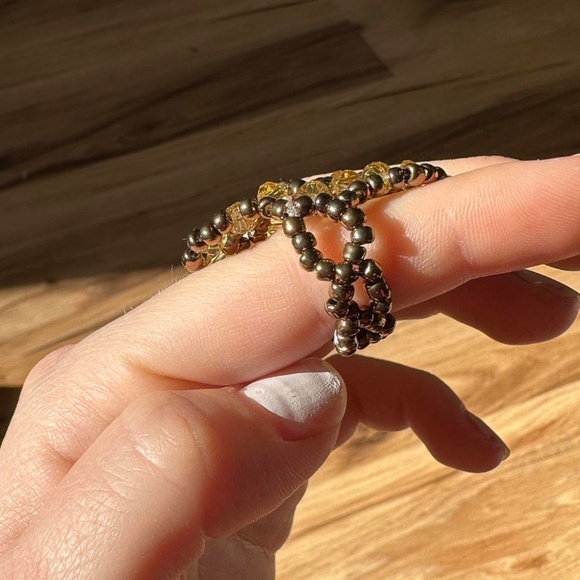 Handmade Beaded Floral Pattern Ring - Picture 4 of 7